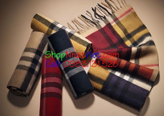 Đặt mua khăn Burberry cũ giá bao nhiêu ?